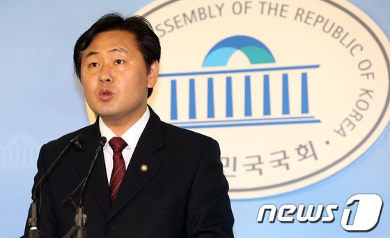 김관영 민주당 수석 대변인. 2013.10.2/뉴스1 © News1   송원영 기자