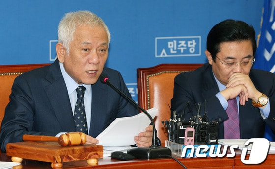 민주당 김한길 대표가 21일 오전 서울 여의도 국회에서 열린 최고위원회의에서 모두발언을 하고 있다. 김 대표는 이 자리에서 