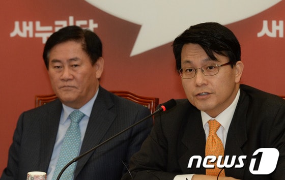 윤상현 새누리당 원내수석부대표가 25일 오전 서울 여의도 국회에서 열린 국정감사상황점검회의에서 모두발언을 하고 있다.이날 최경환 원내대표는 