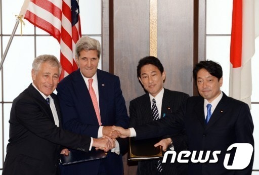 척 헤이글 미국 국방장관, 존 케리 미국 국무장관, 기시다 후미오 일본 외무상, 오노데라 이쓰노리 일본 방위상&#40;왼쪽부터&#41; ©  AFP=뉴스1
