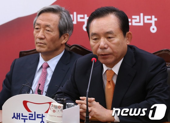 이인제 새누리당 의원이 30일 서울 여의도 당사에서 열린 최고중진연석회의에서 발언을 하고 있다. 2013.10.30/뉴스1 © News1 송원영 기자