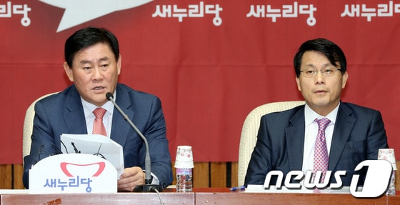 새누리당 최경환 원내대표가 4일 오전 서울 여의도 국회에서 열린 국정감사 대비 사전점검회의에서 모두발언을 하고 있다. 최 원내대표는 이 자리에서 