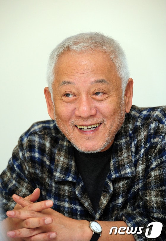 김한길 민주당 대표가 5일 대전시 중구 중촌사회복지관을 방문해 사회복지사와 간담회를 갖고 인사말을 하고 있다. (민주당 제공)2013.10.5/뉴스1 © News1