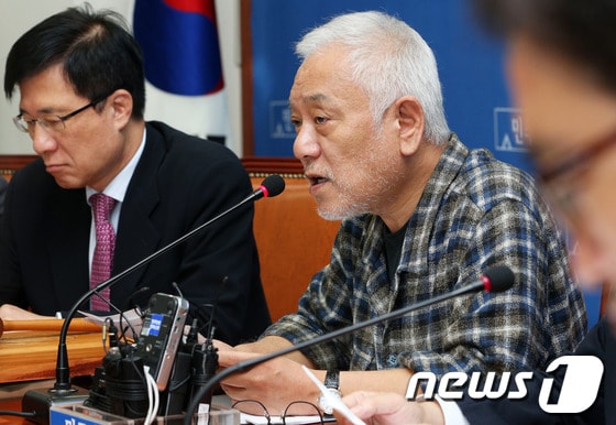 민주당 김한길 대표가 7일 오전 서울 여의도 국회에서 열린 최고위원회의에서 모두발언을 하고 있다. 김 대표는 이 자리에서 10.30 재보선 &#39;뜨거운 감자&#39;로 떠오른 손학규 상임고문의 출마와 관련, 