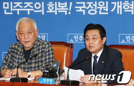 민주당 전병헌 원내대표가 7일 오전 서울 여의도 국회에서 열린 최고위원회의에서 모두발언을 하고 있다. 2013.10.7/뉴스1 © News1   오대일 기자