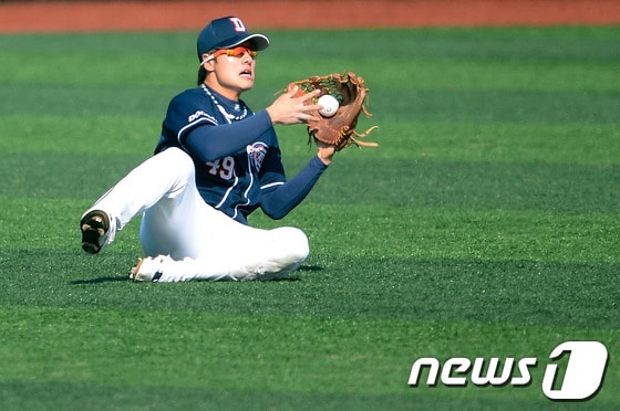 데뷔 첫 억대 연봉(1억 4500만원)을 받게 된 두산 베어스 민병헌(26). © News1   박정호 기자