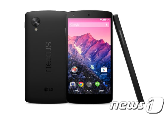 LG전자와 구글이 31일&#40;미국 현지 시간&#41; ‘넥서스5’를 공개했다. ‘넥서스5’는 ‘넥서스4’에 이은 LG전자와 구글의 두 번째 넥서스 합작품이다. &#39;넥서스5’는 구글의 최신 스마트폰 OS ‘안드로이드 4.4 킷캣&#40;KitKat&#41;’을 최초로 탑재한 스마트폰이다. &#40;LG전자 제공&#41; 2013.11.1/뉴스1 © News1   