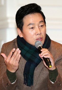 정봉주 전 국회의원이 13일 오후 서울 양천구 더 브릴리에에서 열린 SBS 창사 특집 대기획 &#39;최후의 권력&#39; 시사 및 기자간담회에 참석해 질문에 답하고 있다.&#39;최후의 권력&#39;은 7명의 정당인이 1명의 리더&#40;빅맨&#41;를 선출하여 원시 환경과 유사한 조지아 스바네티와 코카서스 산맥의 산악지역을 트레킹하며 다양한 미션을 풀어가는 과정을 그린 리얼리티 다큐멘터리로 오는 16일 방송된다. 2013.11.13 /뉴스1 © News1   