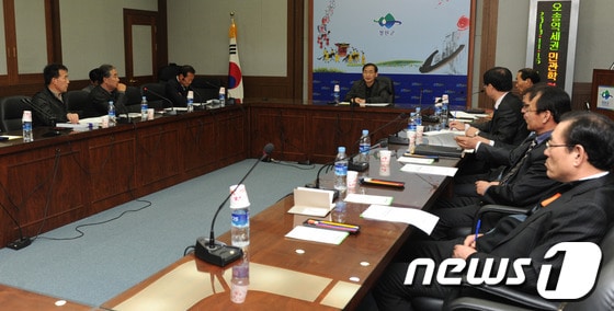 ‘KTX오송역세권 도시개발사업 민·관·학 협의체가 15일 오전 충북 청원군청에서 첫 회의를 갖고 있다.© News1  