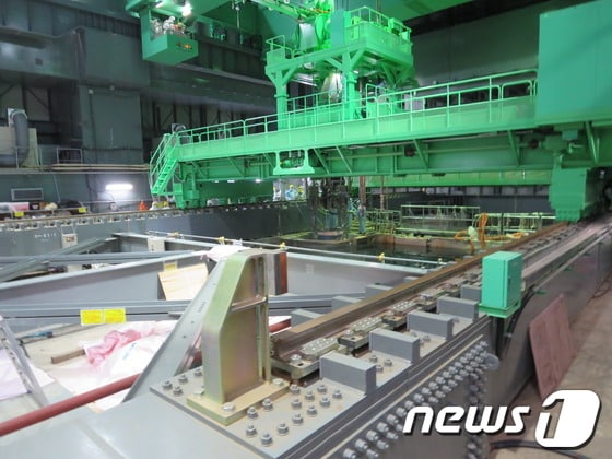 핵 연료봉 1553개를 보관중인 후쿠시마 제1원전 원자로 4호기 저장수조./사진=도쿄전력 © News1