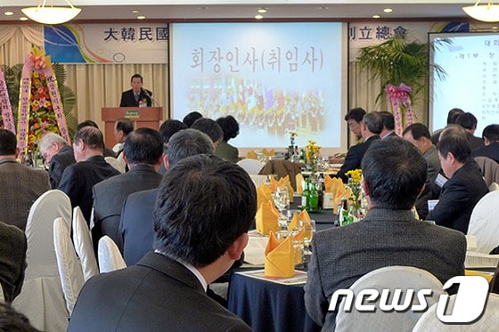 정용섭 폴리텍Ⅲ대학 학장이 26일 춘천 세종호텔에서 열린 대한민국 예비역장교단 연합회 강원지구 회장에 선출됐다.(사진제공=한국폴리텍대학 춘천캠퍼스) 2013.11.26/뉴스1 © News1  