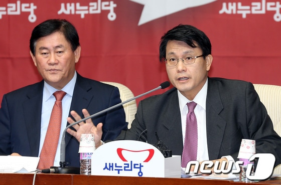 윤상현 새누리당 원내수석부대표가 지난 11월29일 오전 서울 여의도 국회에서 열린 원내대책회의에서 발언을 하고 있다. © News1 허경 기자