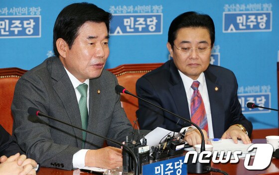                                      민주당 김진표 의원(왼쪽).  2013.11.5/뉴스1 © News1 오대일 기자