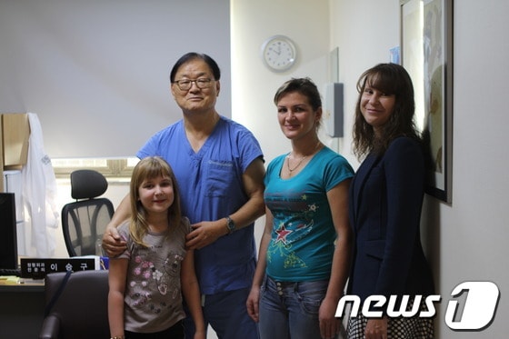 라나와 이승구박사, 라나의 모친 이리나&#40;왼쪽부터&#41;© News1 