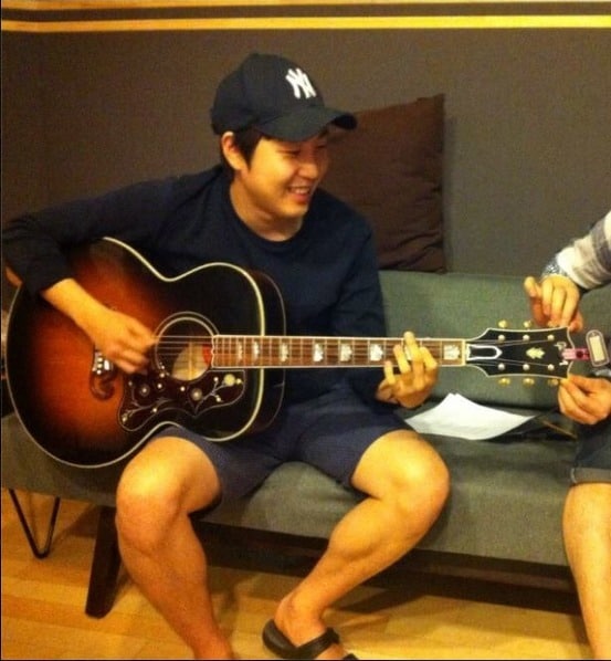 버스커버스커의 장범준(청춘뮤직 페이스북). © News1