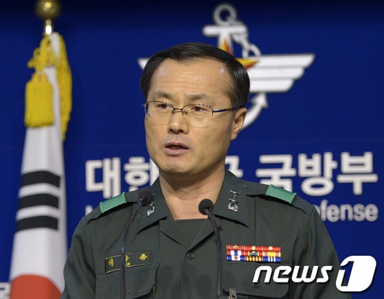 백낙종 국방부 조사본부장이 19일 국방부에서 사이버사령부 댓글의혹 사건 중간 수사결과를 발표하고 있다. 이날 국방부는 