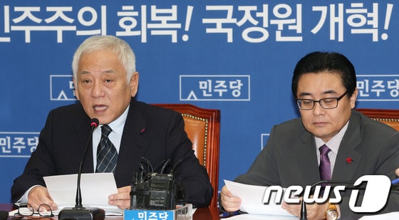 민주당 김한길 대표가 20일 오전 서울 여의도 국회에서 열린 최고위원회의에서 모두발언을 하고 있다.김 대표는 이 자리에서