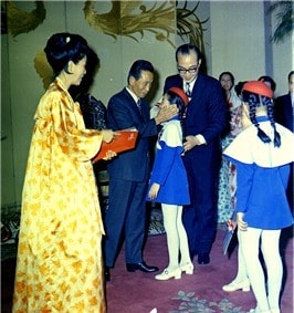 1973년 박정희 전 대통령 내외의 리틀엔젤스 무용단 접견 모습.(국가기록원 제공) © News1  