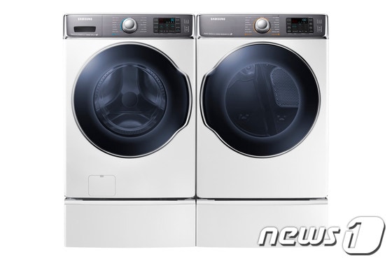 삼성 드럼세탁기(WF56H9100A), 건조기(DV56H9100).(삼성전자 제공)© News1  