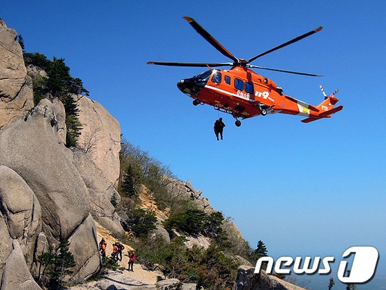 강원도소방본부는 도 특수구조단 소방항공대가 올해 항송안전관리 전국 우수기관으로 선정됐다고 31일 밝혔다.(사진제공=강원도소방본부) 2013.12.31/뉴스1 © News1