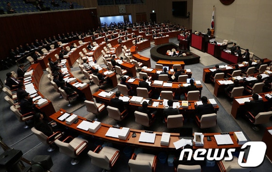 여야 합의로 정기국회 의사일정이 정상화된 4일 오후 서울 여의도 국회에서 예산결산특별위원회 전체회의가 열리고 있다. 2013.12.4/뉴스1 © News1 허경 기자