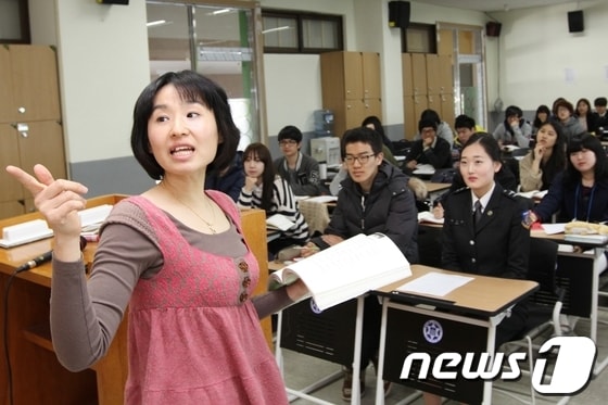 매일 오전 8시30분 시작하는 '0교시 어학 특강'을 듣고 있는 구미대 학생들/사진제공=구미대학교© News1