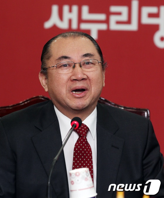 박재창 숙명여대 교수가 지난달 11일 새누리당 정치쇄신특별위원회 위원장으로 임명된 후 서울 여의도 새누리당 당사에서 발언하고 있다.                           2013.3.11/뉴스1 © News1 허경 기자