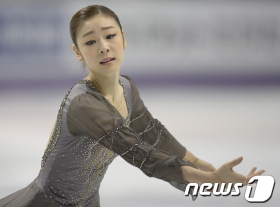 16일(현지시간) 캐나다 온타리아주 런던 버드와이저 가든스에서 열린 2013 피겨스케이팅 세계선수권대회에서 김연아 선수가 연기를 펼치고 있다. ©  AFP=News1   차지수 인턴기자