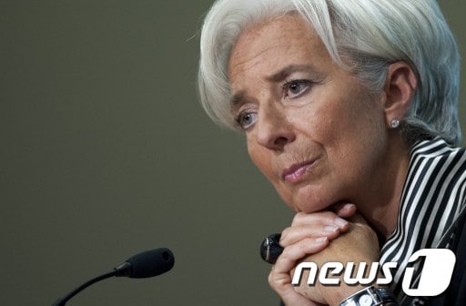 지난 1월17일(현지시간) 크리스틴 라가르드 국제통화기금(IMF) 총재가 워싱턴 IMF 본부에서 기자회견을 하고 있다 © AFP=News1 
