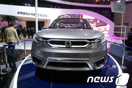 쌍용자동차는 2013 상하이모터쇼에서 중형 SUV 콘셉트카 'SIV-1'을 중국 최초로 공개했다. 이 모델은 쌍용차의 새로운 디자인 철학 'Natural-born 3Motion'을 기조로 자연의 강렬하고 역정적 움직임을 모티브로 탄생했다. © News1   류종은 기자