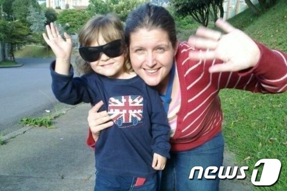 광주시교육청이 투병 중인 금호중 원어민 영어보조교사 사라 그레이든을 돕기 위한 모금활동에 나섰다. © News1