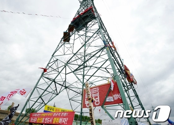 제123회 세계 노동절인 지난 1일 현대차 울산3공장 명촌주차장 철탑농성장 모습. 2013.5.1/뉴스1 © News1   노화정 기자 