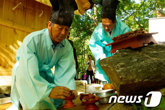 마을의 안녕을 기원하는 성황제가 원주 신림면에서 열렸다 © News1 김종길 기자