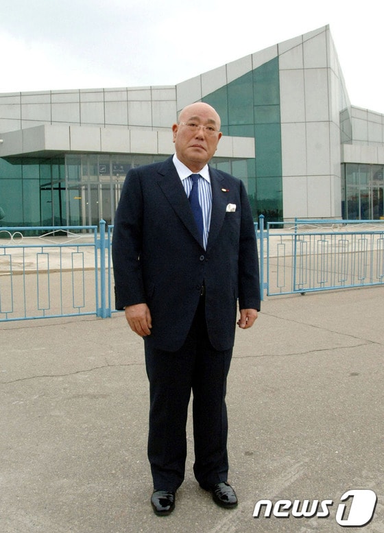 14일 북한 조선중앙통신이 공개한 이지마 이사오 일본 내각관방참여. © AFP=News1