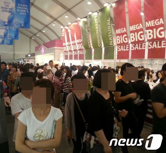 2013 오송 화장품·뷰티박람회가 성황을 이루고 있는 가운데 박람회장 내 뷰티마켓에서 화장품 절도가 잇따르고 있다. 2013.5.18/뉴스1 © News1 김용언 기자