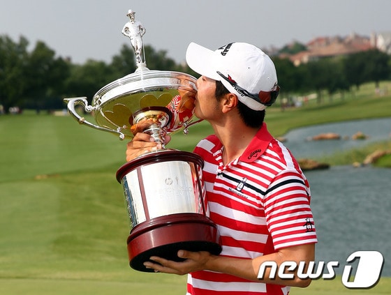 배상문(27ㆍ캘러웨이)이 20일(한국시간) PGA투어 바이런넬슨챔피언십에서 PGA 통산 첫 우승을 이뤄냈다.© AFP=News1  