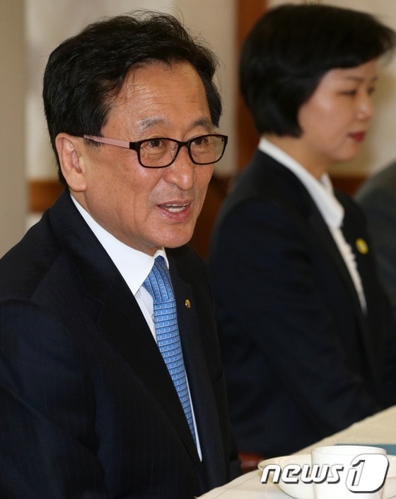 최수현 금융감독위원장이 20일 오후 서울 여의도 금감원 20층에서 열린 '중소기업대출 은행 실무자 간담회'에서 모두발언을 하고 있다. 2013.5.20 머니투데이/뉴스1 © News1 박철중 기자