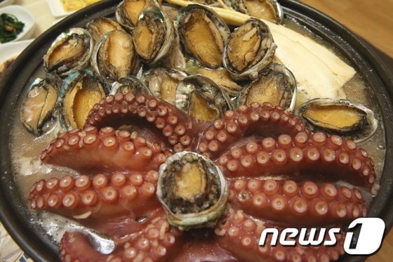 강진군은 최근 회춘탕을 명품화하는 사업을 벌이기로 했다 / 사진제공=강진군 © News1