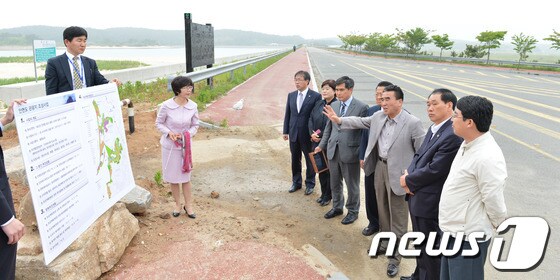 충남도의회 행정자치위원회는 안면도 관광지개발사업에 따른 도유재산매각을 위한 현장방문을 했다.© News1