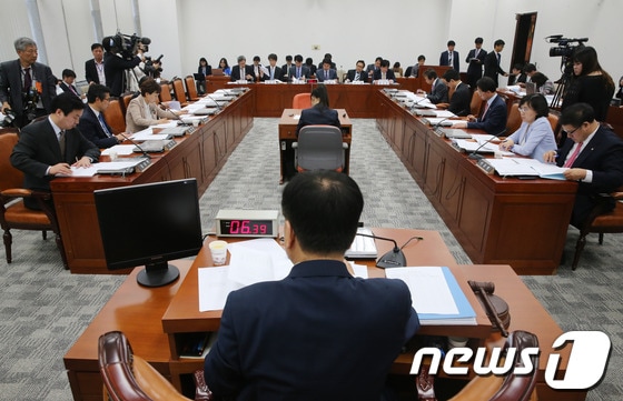 21일 오전 서울 여의도 국회 예산·재정 개혁 특별위원회에서 '예산·재정 제도 개혁방안에 관한 공청회' 가 열리고 있다. 2013.5.21/뉴스1 © News1 송원영 기자
