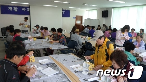 강진군 보건소는 최근 재가 장애인과 가족들을 대상으로 재활자조모임을 열었다 /사진제공=강진군 © News1 