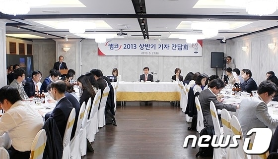 장영철 한국자산관리공사 사장이 21일 서울 광화문의 한 한식당에서 열린 기자간담회에서 인사말을 하고 있다.(사진제공=한국자산관리공사)© News1