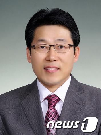 제2회 대한민국 스승상 중등부문 녹조근정훈장 수상자로 선정된 삼례공업고등학교 김상기 교사./사진제공=전라북도교육청 © News1 박효익 기자