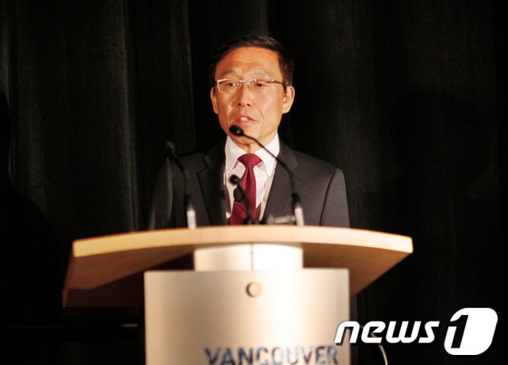 김기남 삼성디스플레이 사장이 캐나다 벤쿠버에서 열린 SID에서 기조강연을 하고 있다.(삼성디스플레이 제공)© News1 