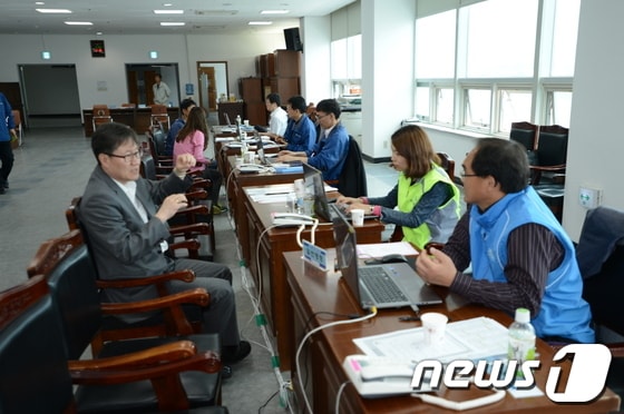 국민권익위원회가 22일 양평군청 대회의실에서 이동신문고를 운영했다. /사진제공=양평군 © News1