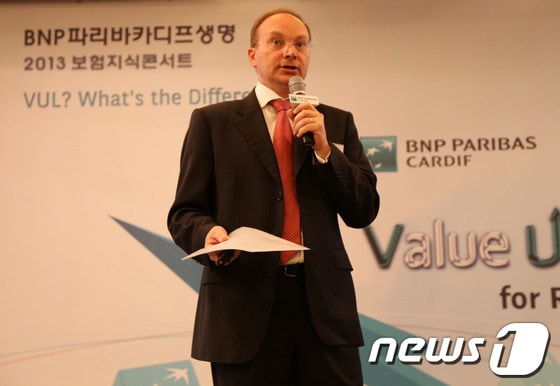 쟝 크리스토프 다베스 BNP파리바카디프생명 대표이사가 22일 서울 웨스틴조선호텔에서 열린 '2013 보험지식콘서트'에서 개회사를 하고 있다.(사진제공=BNP파리바카디프생명)© News1  