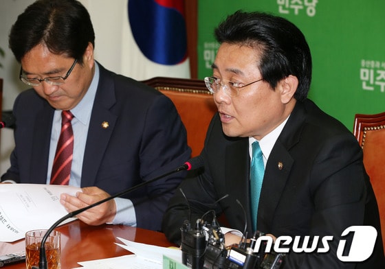 민주당 전병헌 원내대표가 24일 오후 서울 여의도 국회의사당에서 열린 확대고위정책회의에서 모두발언을 하고 있다. 2013.5.24/뉴스1 © News1 오대일 기자