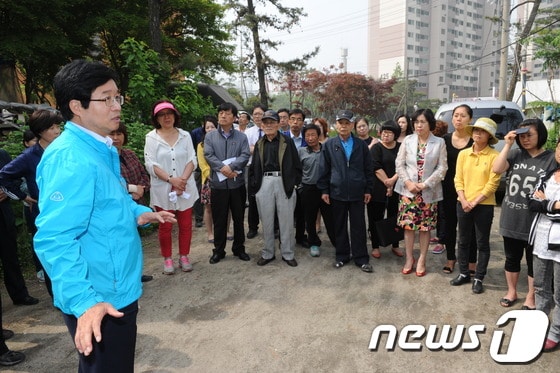 염태영 수원시장, 24일 장안구 로드체킹/사진제공=수원시청 © News1