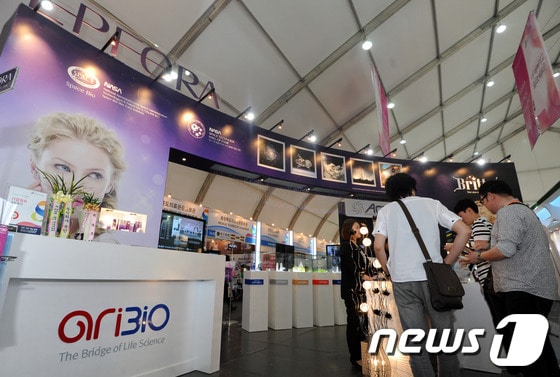 오송뷰티박람회장에 마련된 아리바이오 전시장 © News1 김용빈기자 