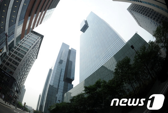서울 서초동에 있는 삼성전자 사옥.2013.5.26/뉴스1 © News1 박정호 기자